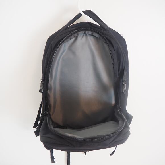 The North Face Black Surge Commuter Laptop Backpack FlexVent - Picture 6 of 9